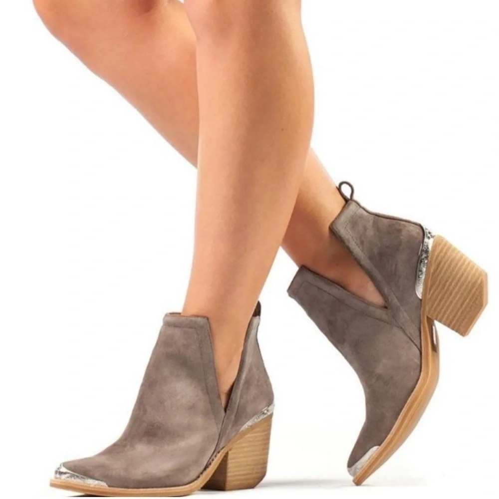 Jeffrey Campbell Cromwell Suede Western Ankle Boots‎ Taupe Silver Metal 7.5